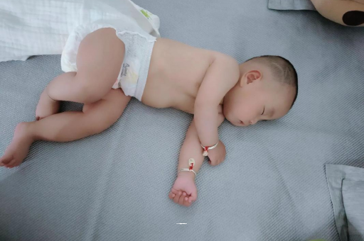 乌鲁木齐几个月宝宝会抬头